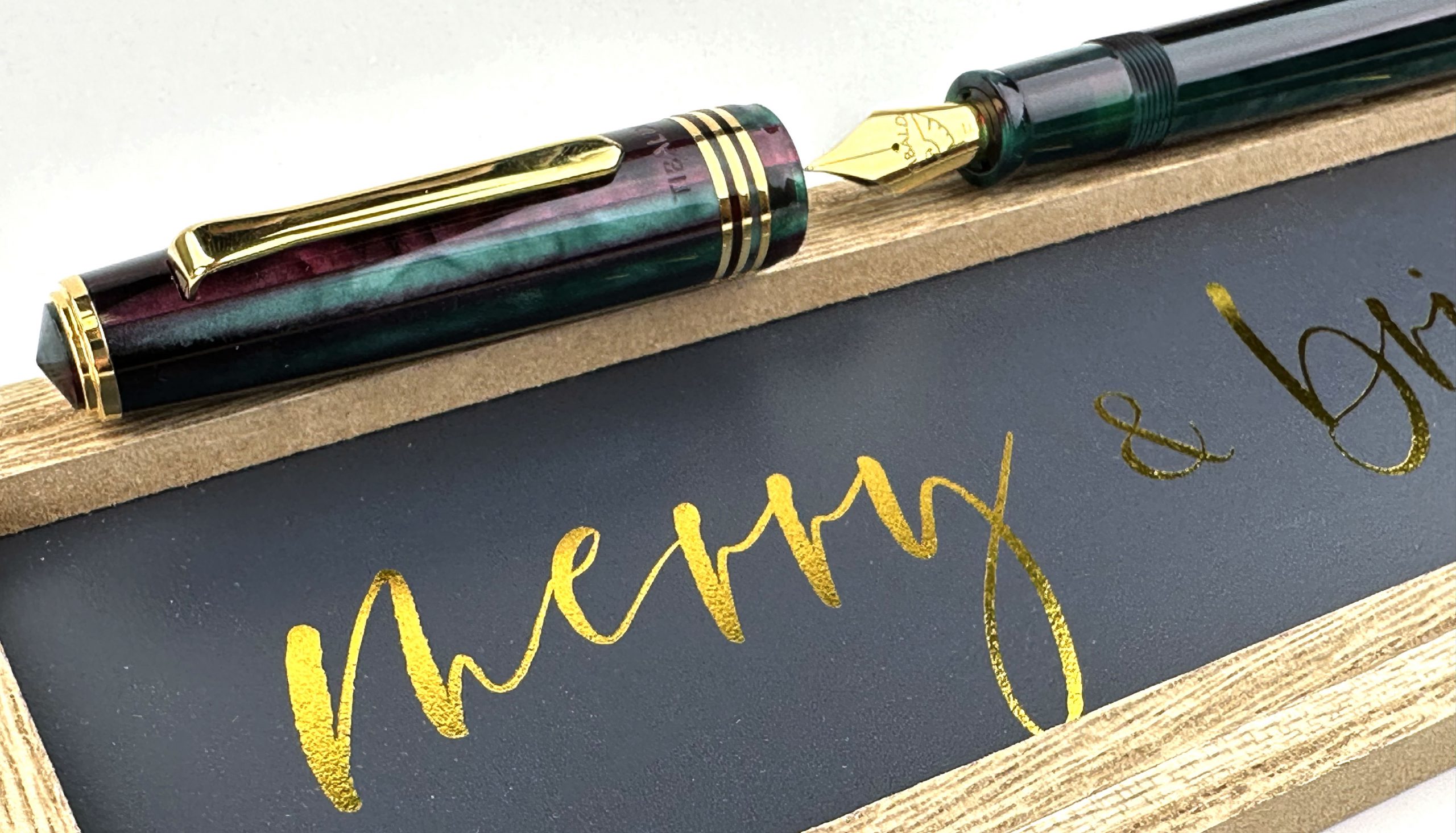 Best luxury pen set in a stylish gift box with 2 refills | Cool Mania